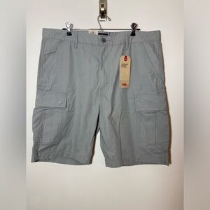 NEW! Levi’s Carrier Cargo Shorts Men’s Sz 38 Loose Fit Falls Above The Knee 9”